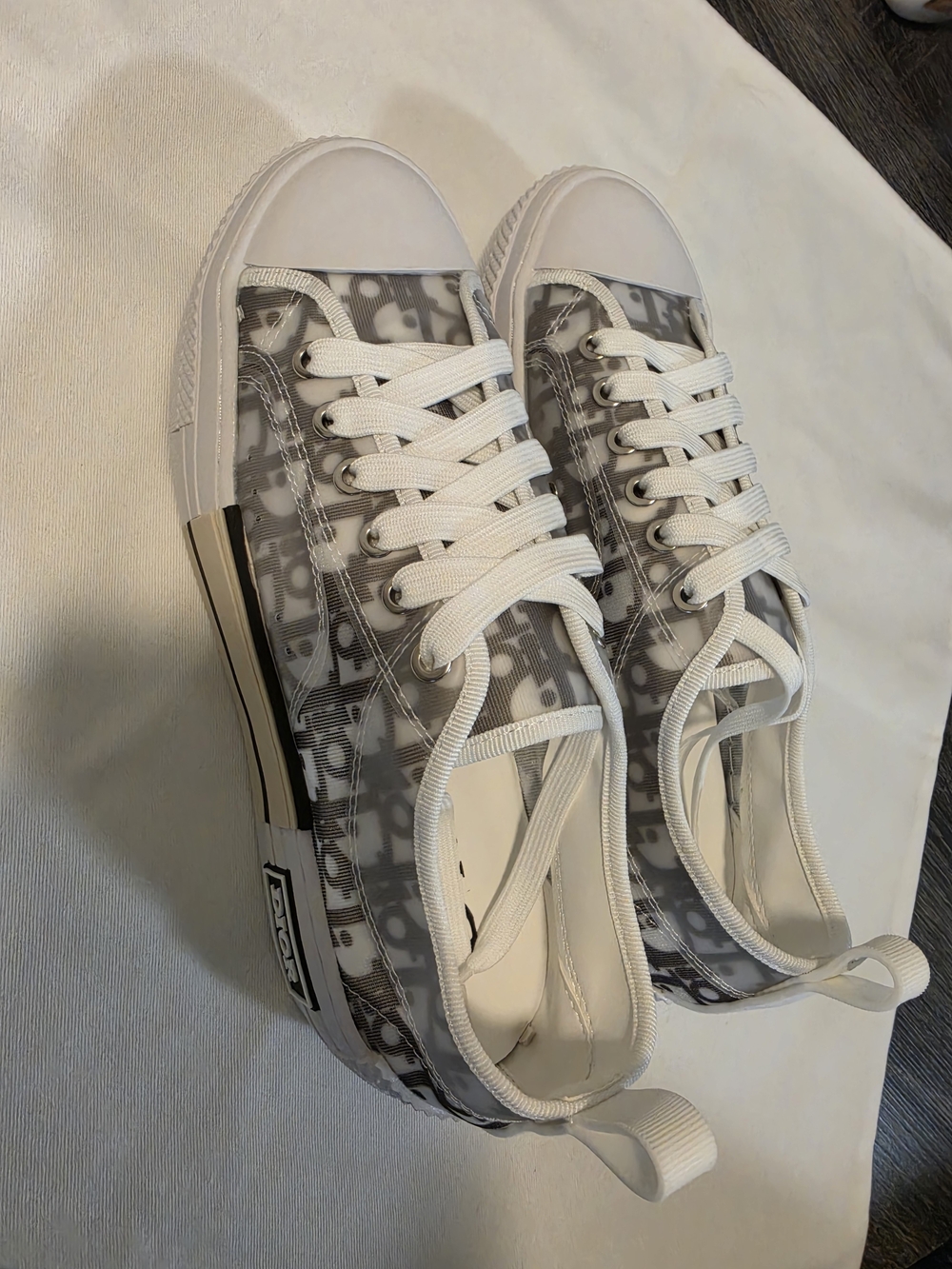 Women’s Gray Print Low Top Sneakers with White Accents